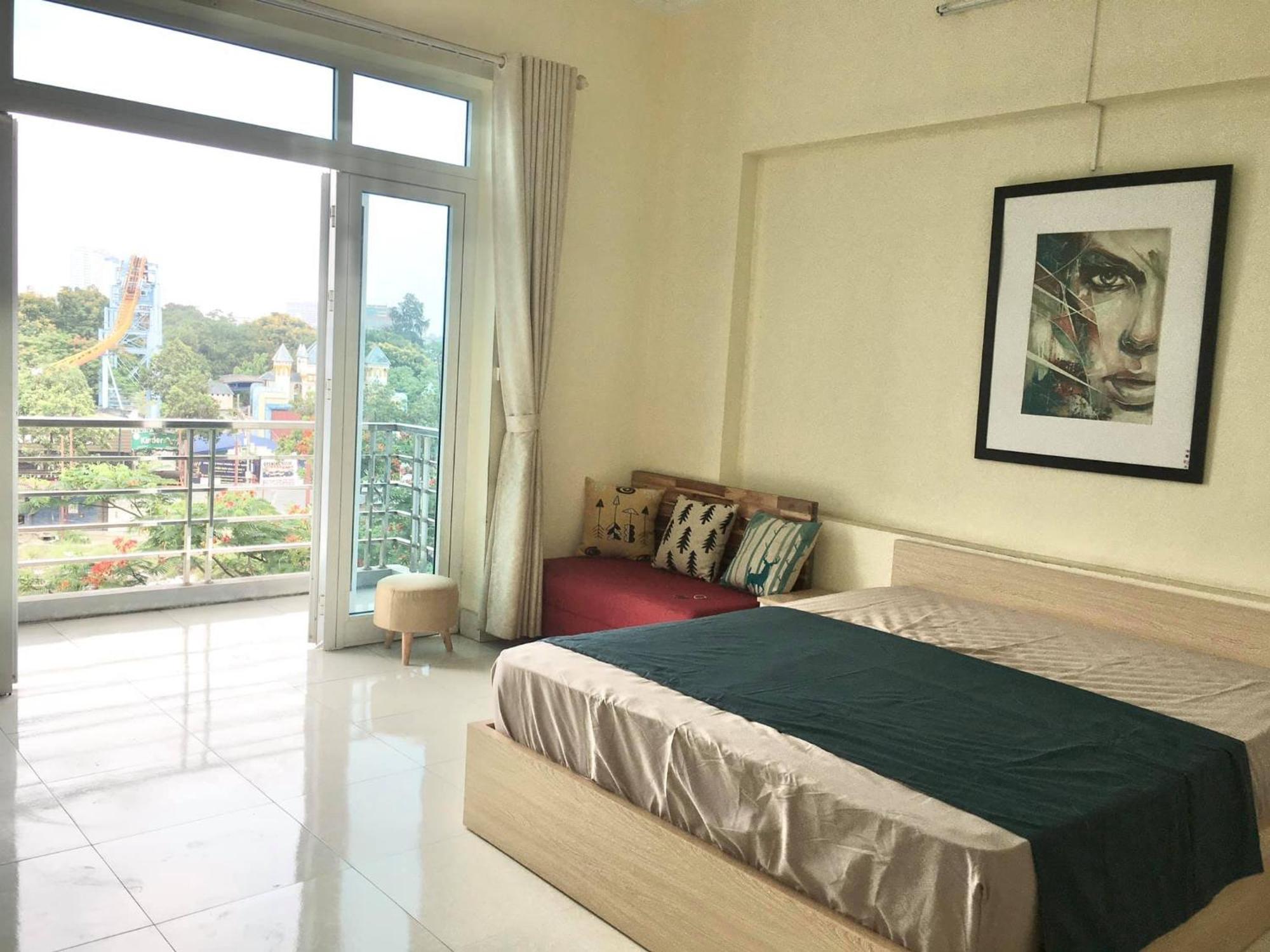 1341 Chilling View Spacious Balcony Close Ho Tay Full Sunlight Căn hộ *