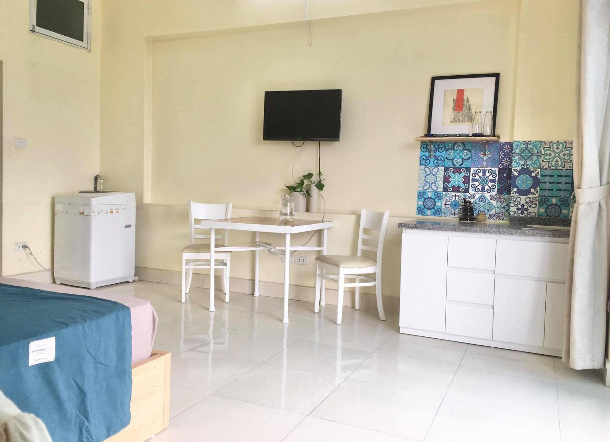 1341 Chilling View Spacious Balcony Close Ho Tay Full Sunlight *
