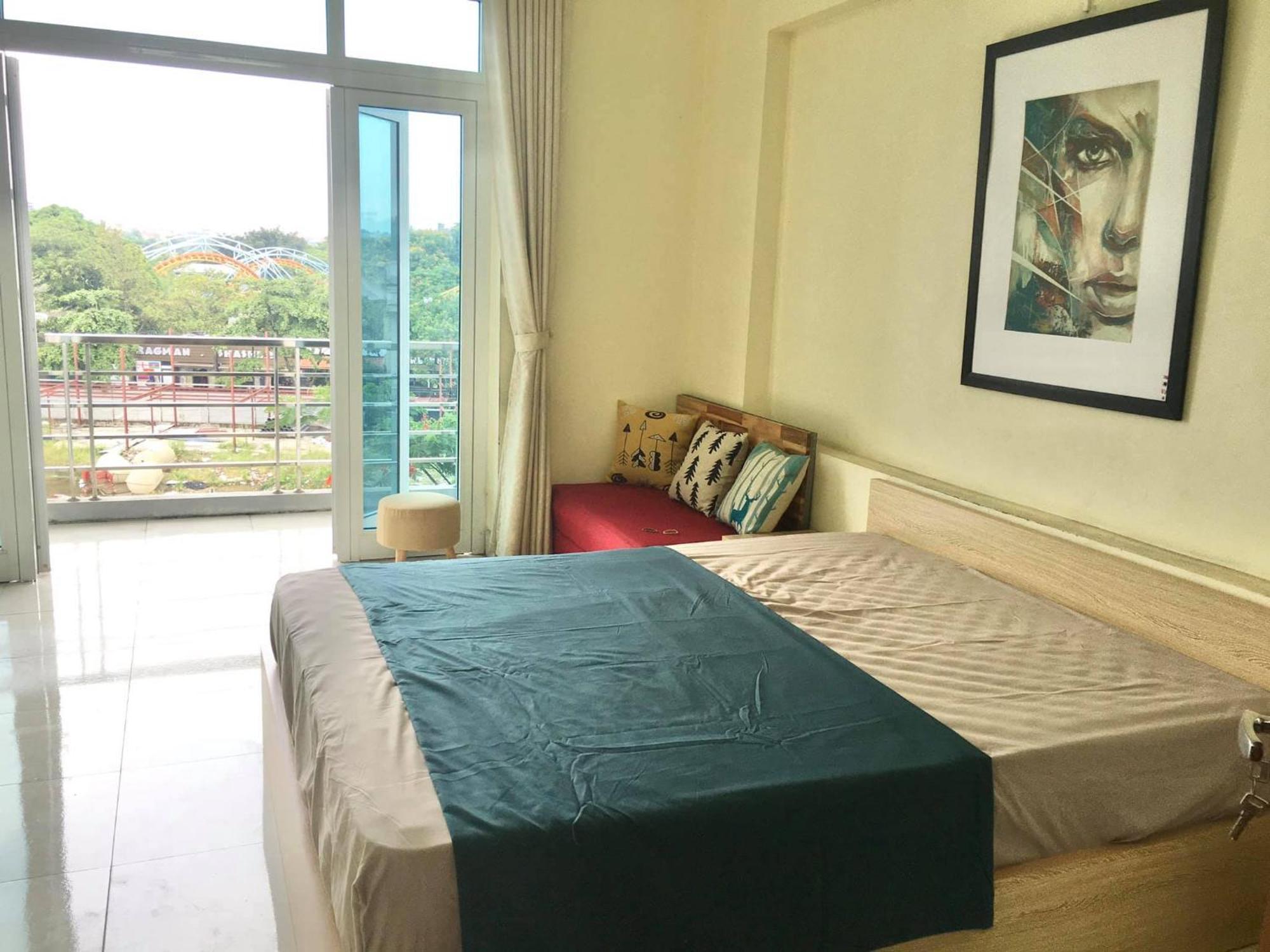 1341 Chilling View Spacious Balcony Close Ho Tay Full Sunlight